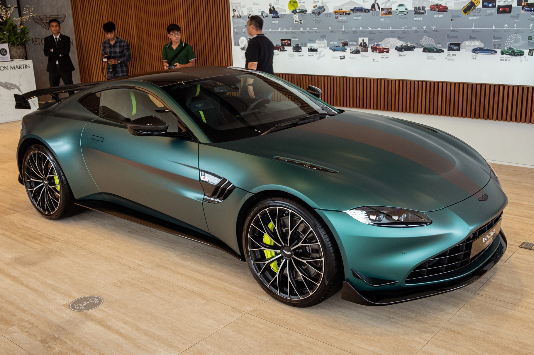 Aston Martin Vantage F1 Edition hàng độc giá 18,8 tỷ đồng được xác nhận về chung garage với dàn siêu xe trăm tỷ nổi tiếng nhất Việt Nam