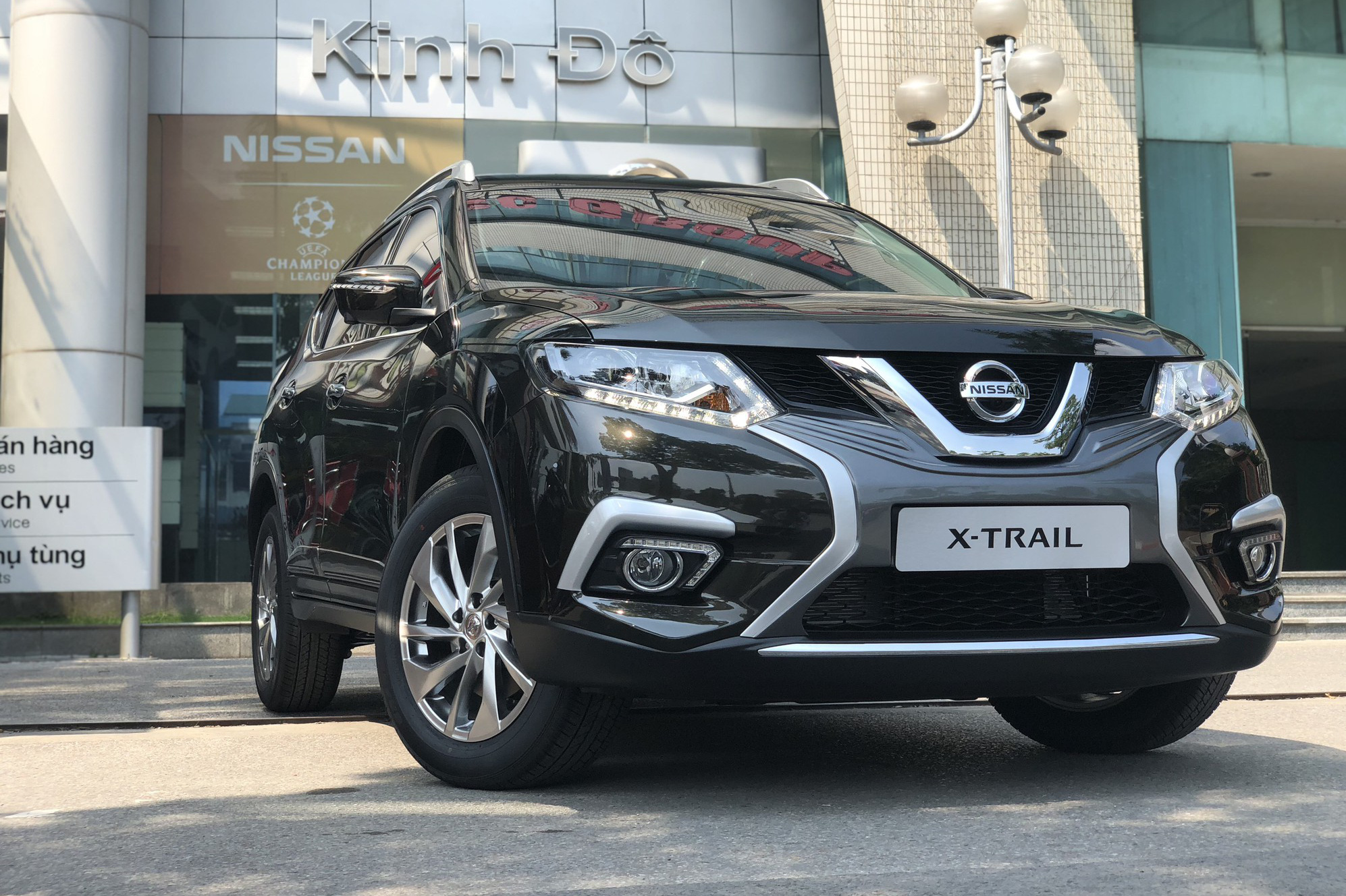 Nissan X-Trail tiếp tục hạ giá niêm yết xuống thấp kỷ lục trước sức ép từ Honda CR-V và Mazda CX-5
