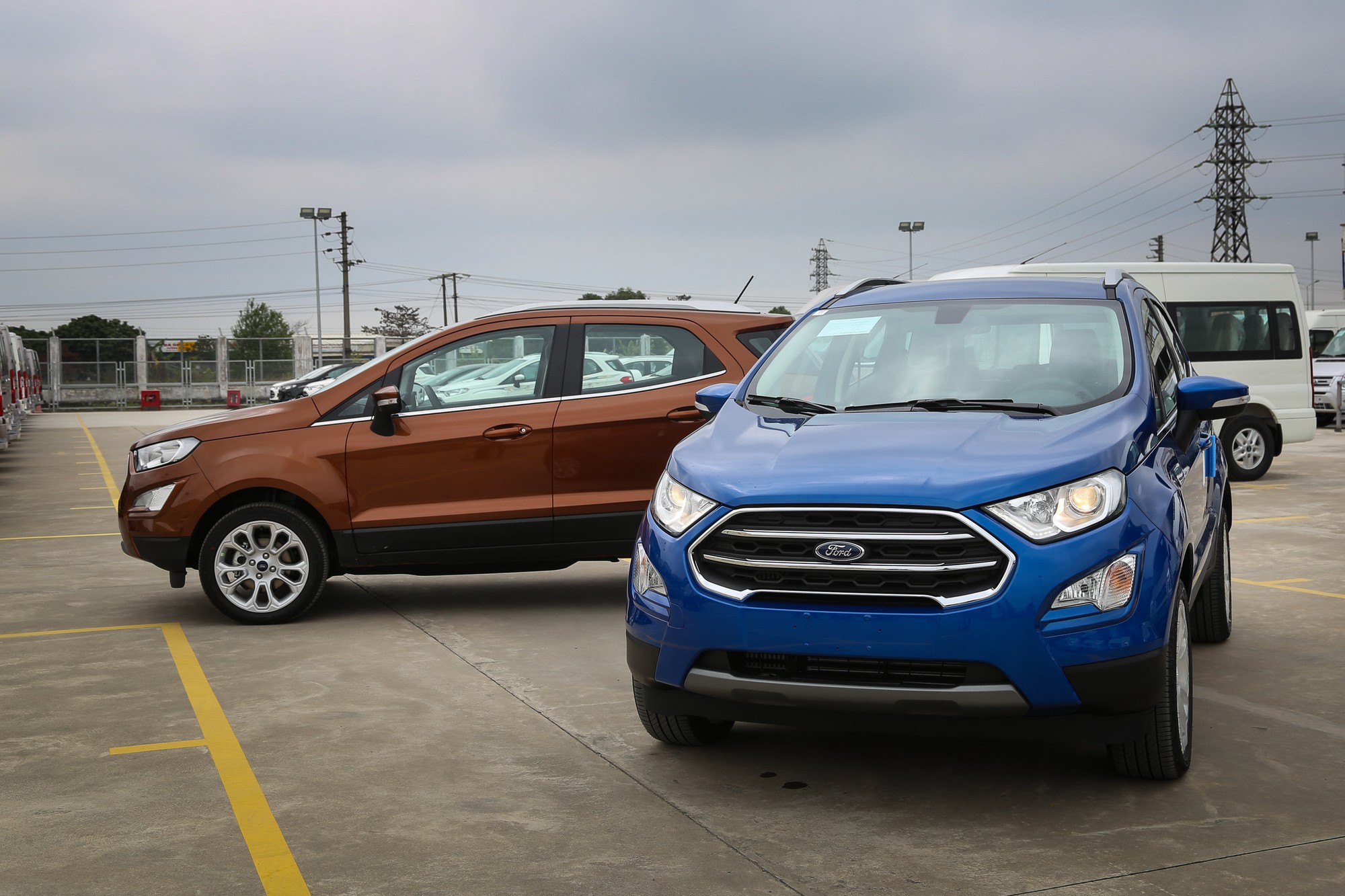 Ford EcoSport 2018 giá cao nhất 690 triệu - thách thức nặng nề lên Chevrolet Trax