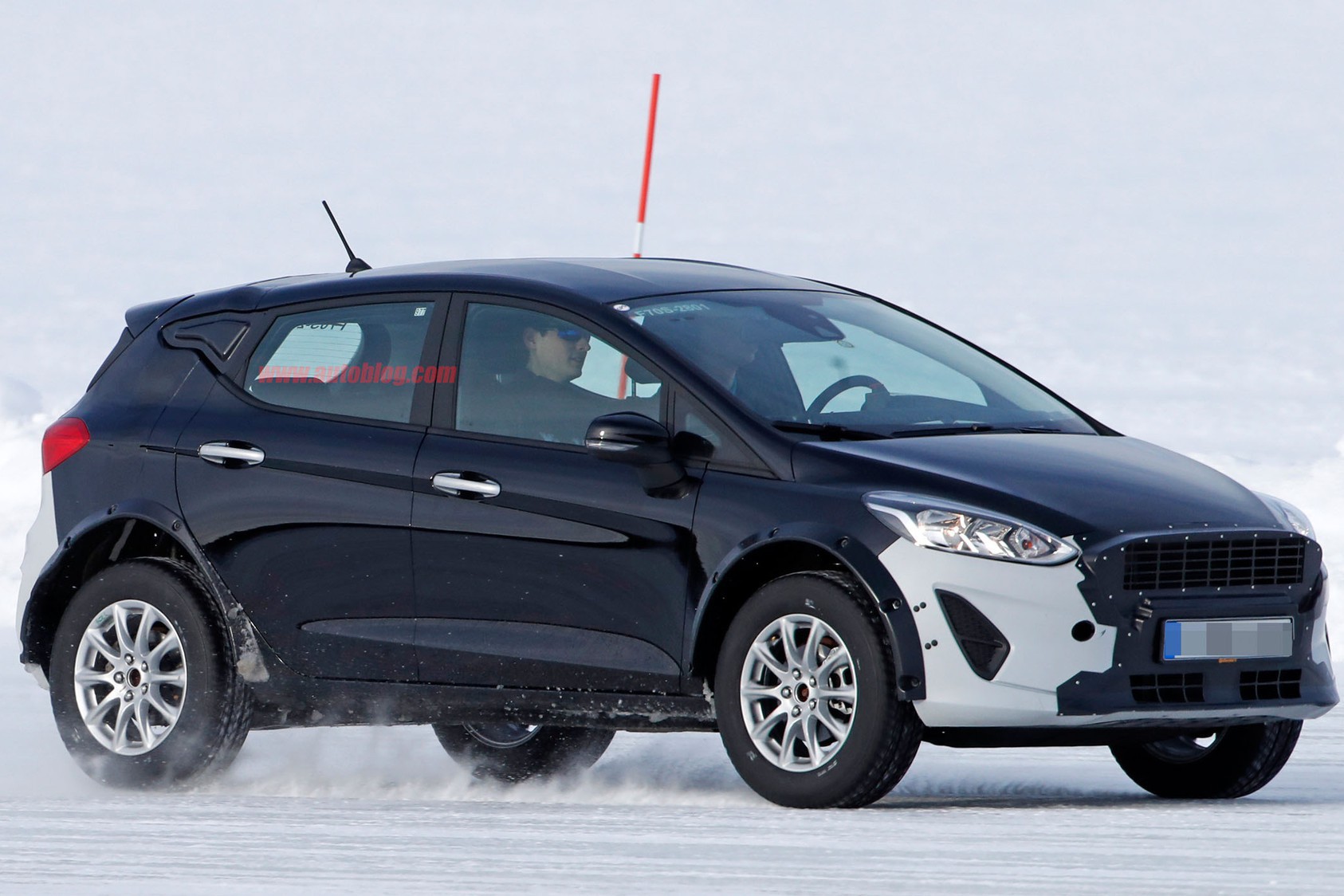 Vừa nâng cấp, Ford EcoSport phiên bản mới đã lộ ảnh chạy thử