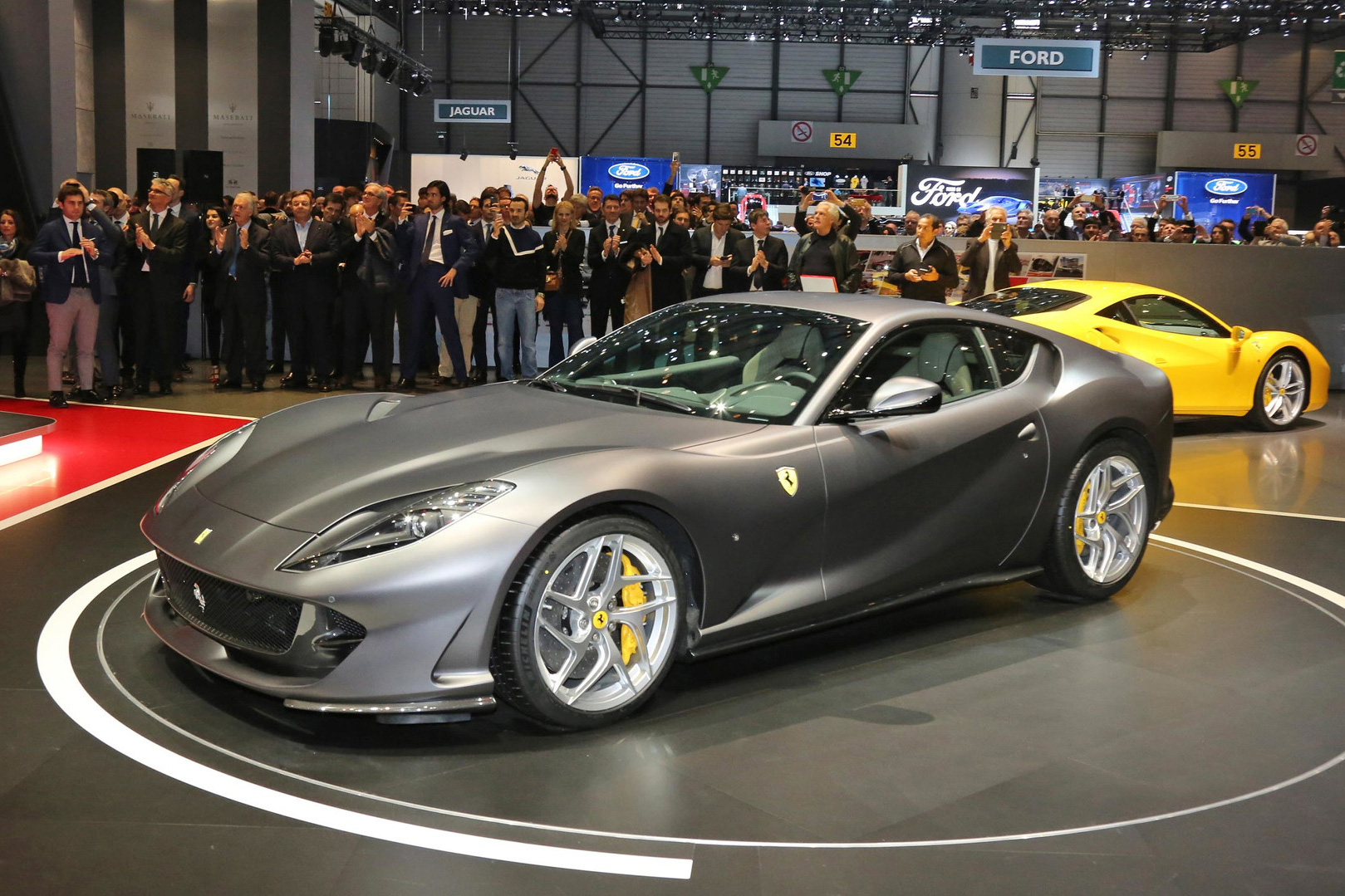 Ferrari bán 1 siêu xe lãi bằng BMW bán 30 xe sang hay ngang Nissan bán gần 1.000 chiếc