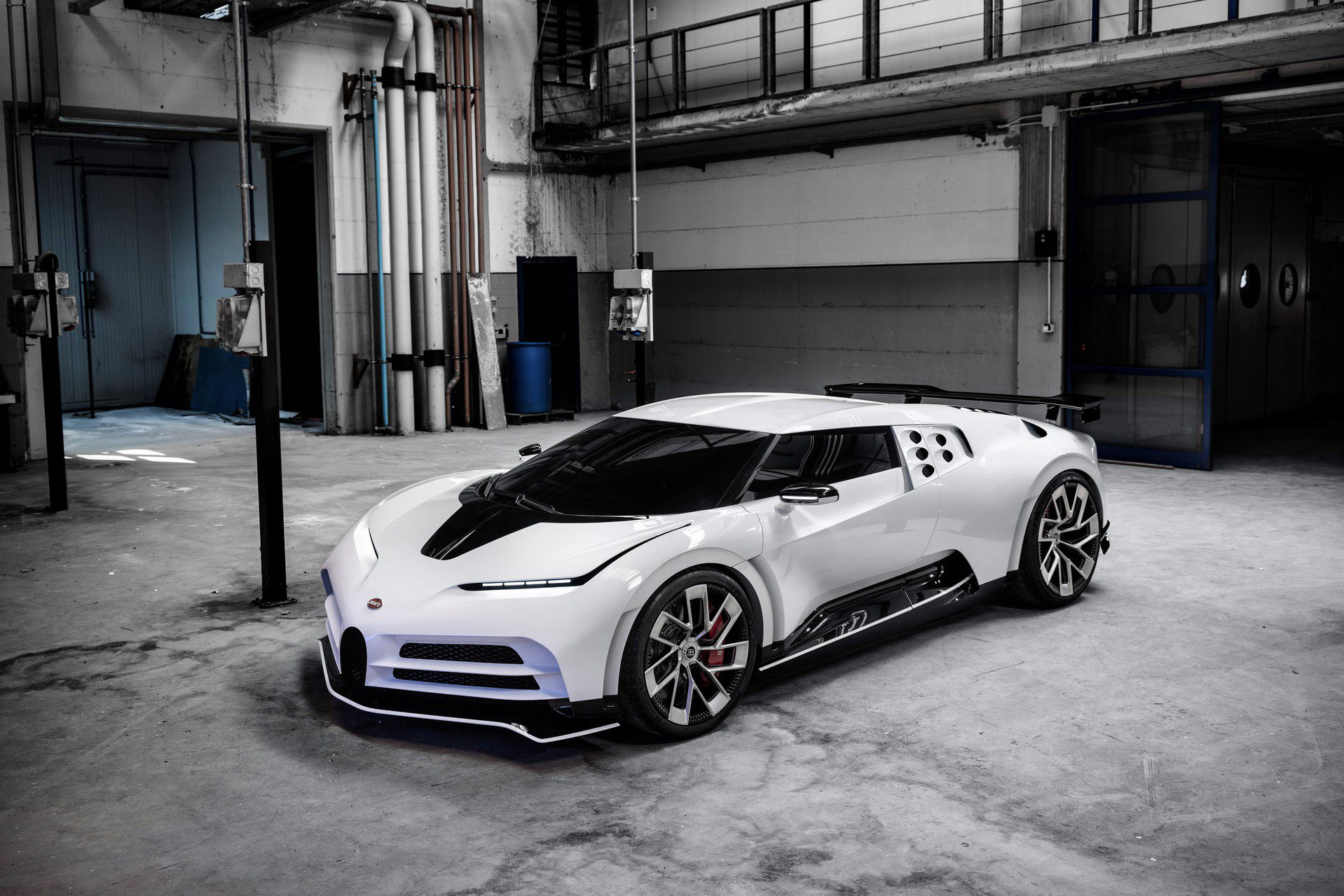 Khổ như đại gia mua Bugatti: Chi gần 10 triệu USD 'tậu' Centodieci sau 2 năm vẫn chưa nhận được xe