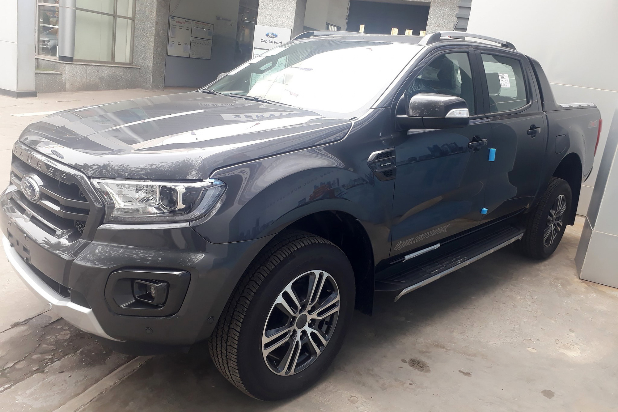 Ford Ranger Wildtrak 2020 đầu tiên về Việt Nam, phiên bản cũ giảm giá tới 80 triệu đồng