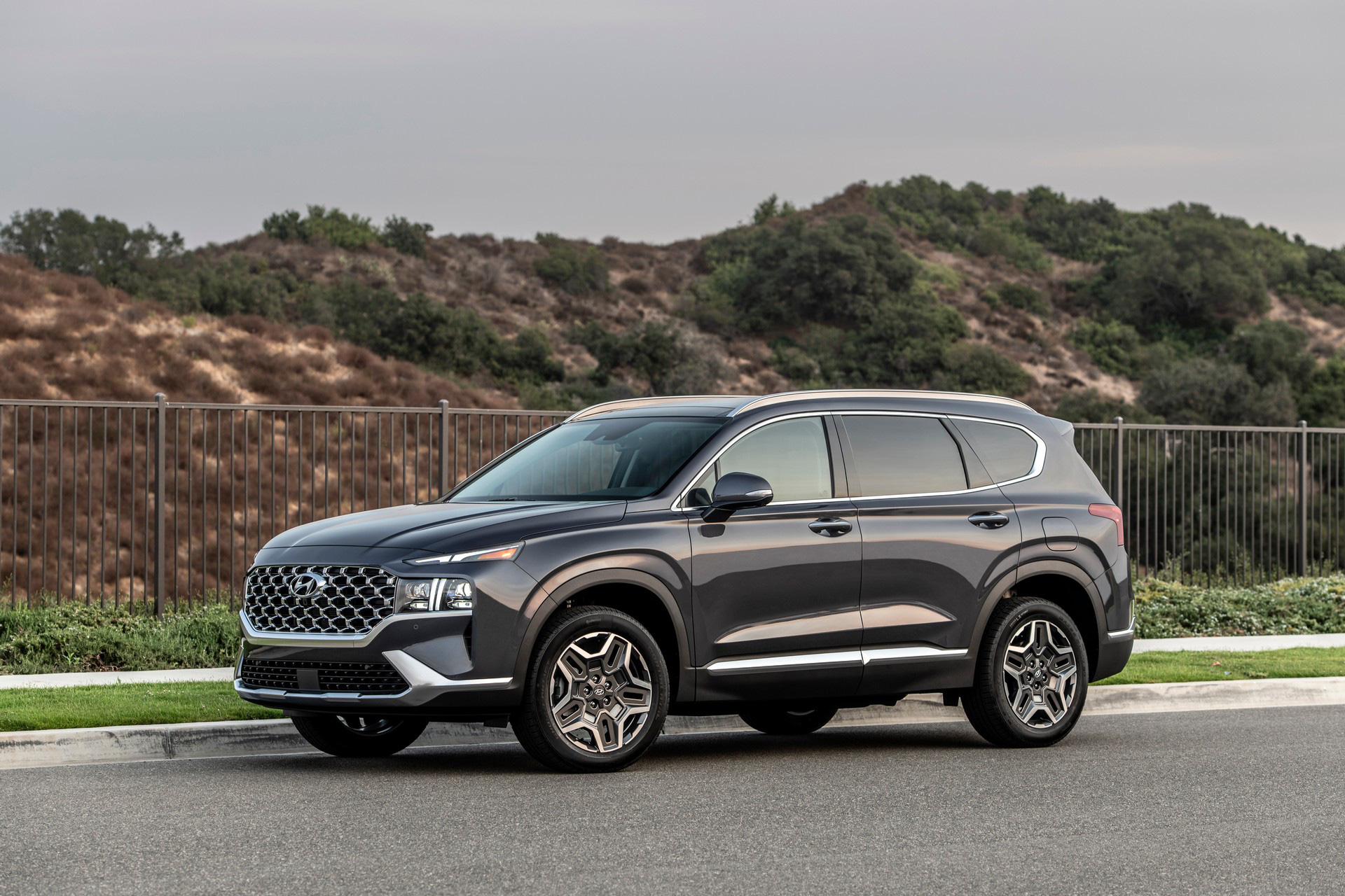 Ra mắt chưa lâu, Hyundai Santa Fe 2021 đã được bổ sung động cơ mới