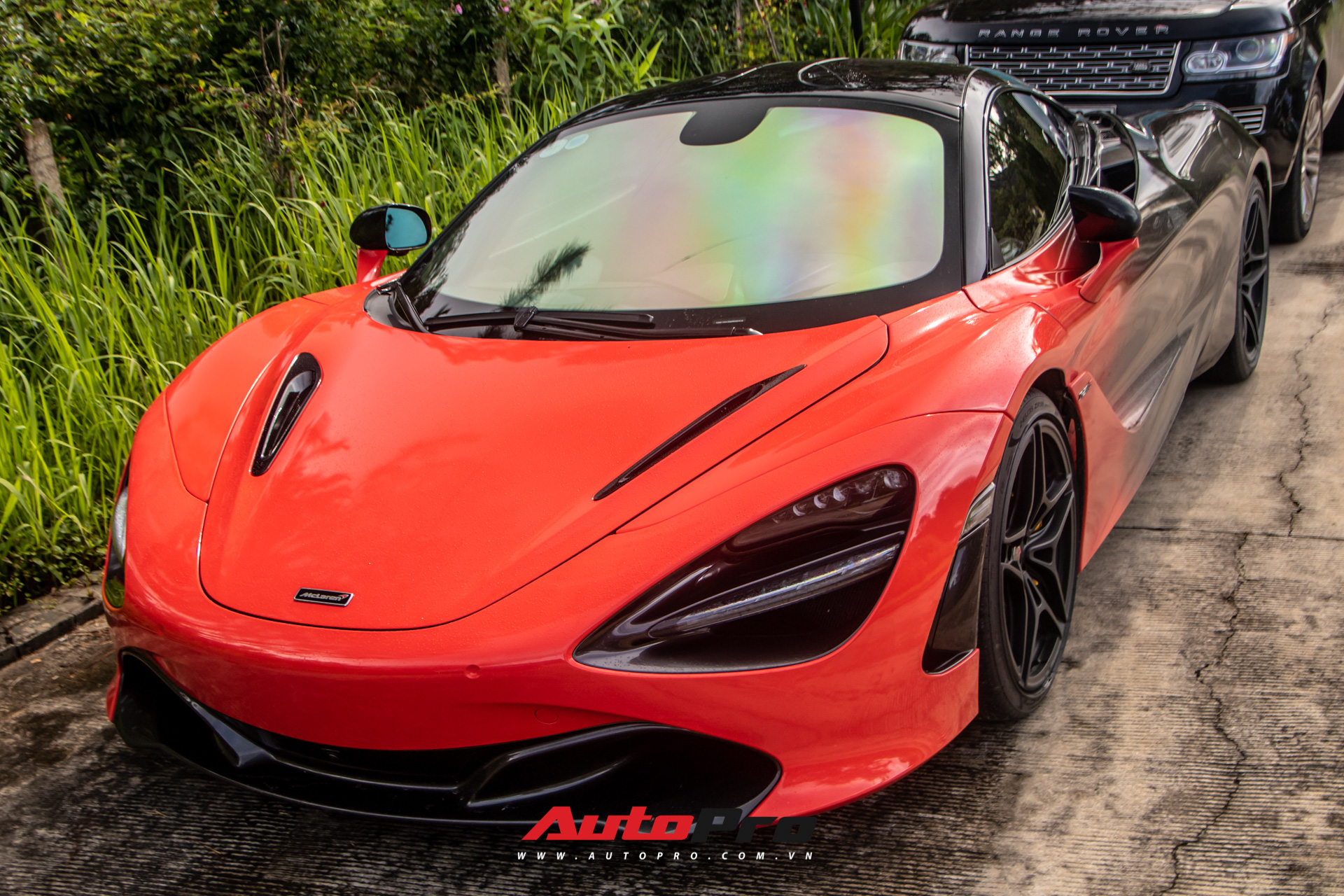 Cận cảnh McLaren 720S bản đặc biệt tại Việt Nam với phong cách hai tông màu khác lạ