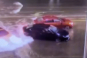 Xem Lamborghini Huracan mui trần vượt đoạn ngập lụt đến mức khó tin