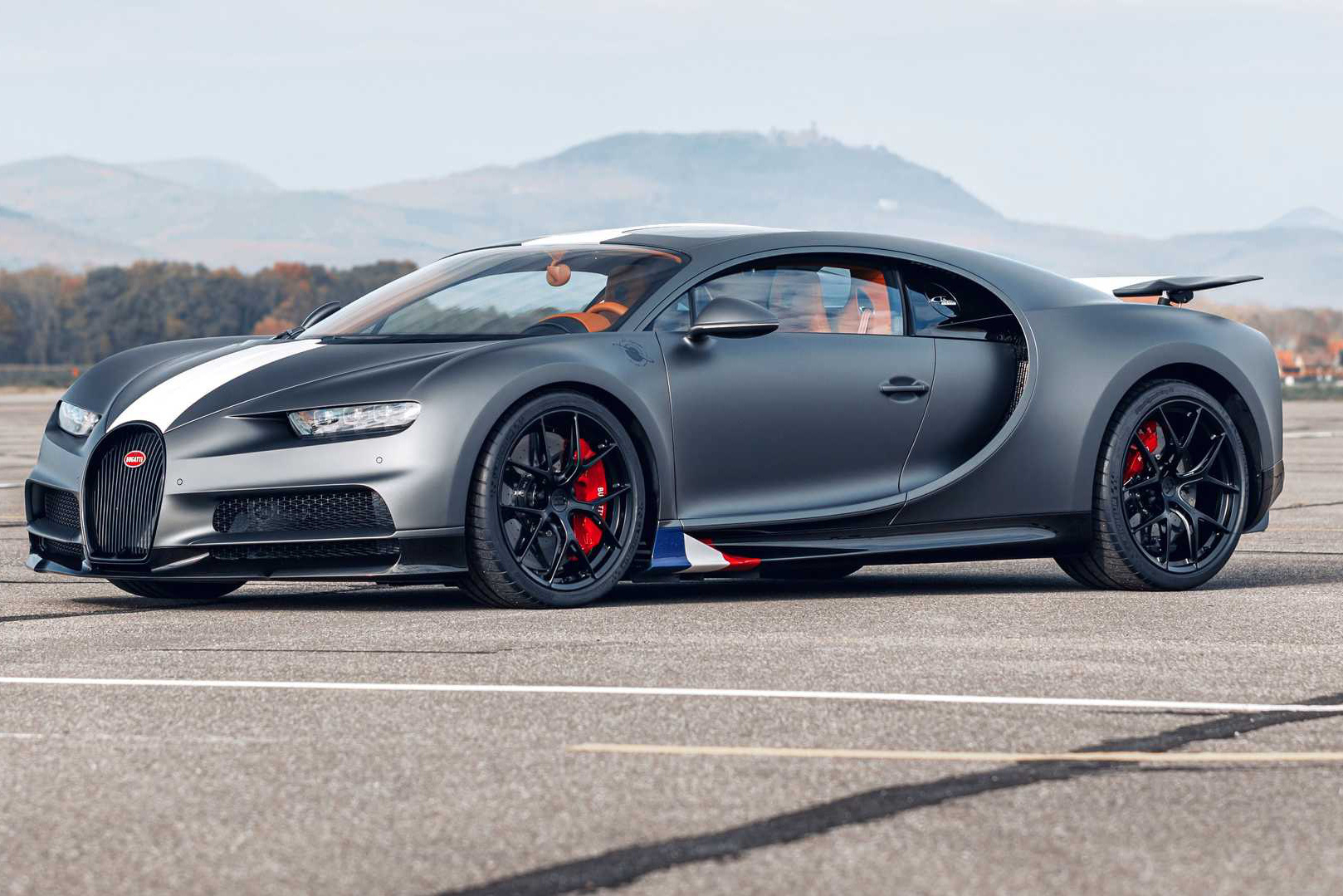 Ra mắt Bugatti Chiron Sport bản đặc biệt cho đại gia thích lái máy bay: Chưa thuế mà cũng đã 3,4 triệu USD