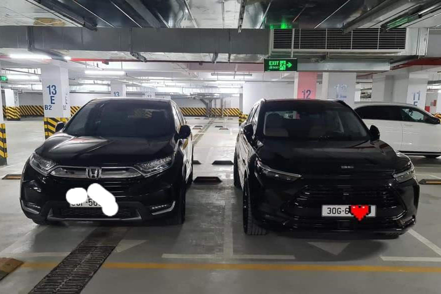 Màn đỗ xe hiểm của Honda CR-V cạnh Beijing X7 nổ tranh cãi: Do xe tốt hay do người lái