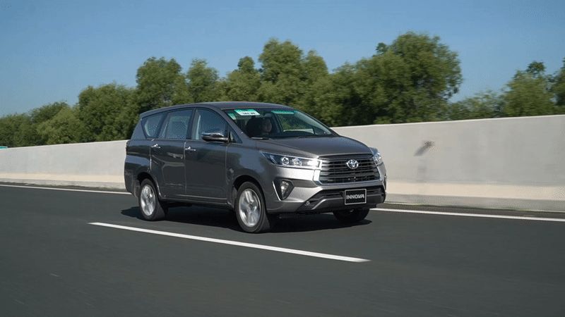 [Chém xe] Toyota Innova - MPV thực dụng quyết thoát khỏi cái bóng bình dân, tìm lại hào quang - Ảnh 19.