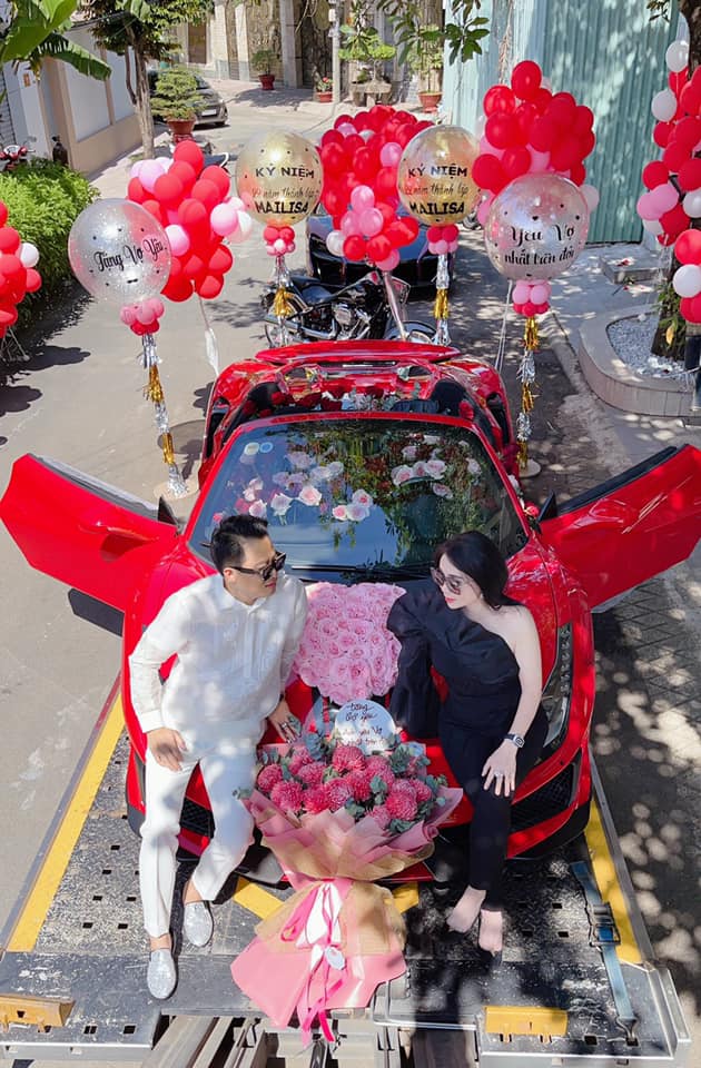 Không phải siêu phẩm Ferrari SF90 Stradale như đồn đoán, đây mới chính xác là chiếc xe doanh nhân Hoàng Kim Khánh tặng vợ - Ảnh 3.