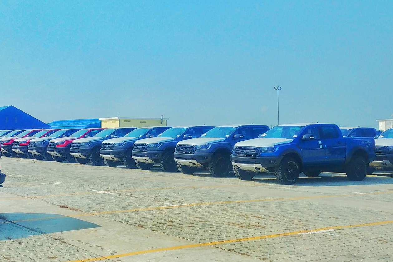 Lô hàng Ford Ranger Raptor 2020 đầu tiên về Việt Nam: Thêm phanh tự động, hỗ trợ giữ làn đường