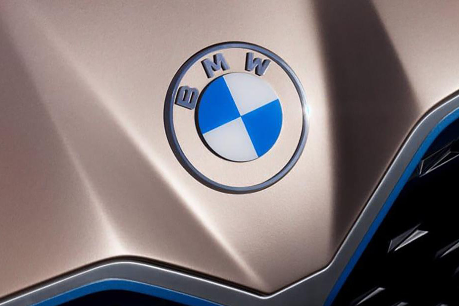 Trước khi gây tranh cãi, logo BMW đã thay đổi thế nào qua năm tháng?