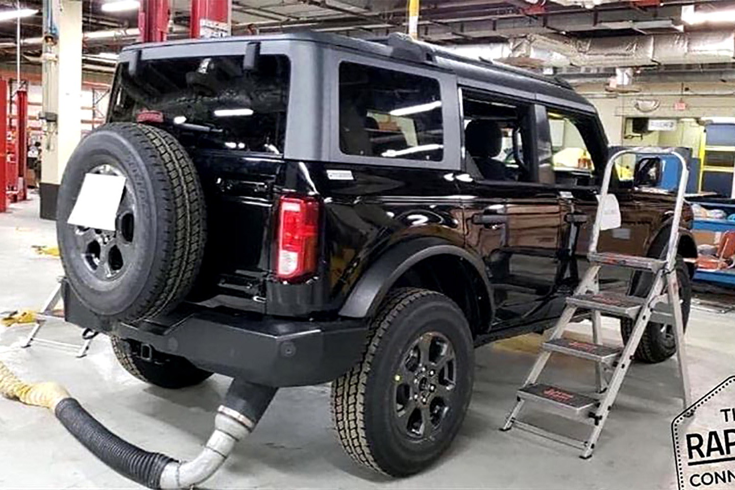 Đây là cách Ford đặt tên dòng xe việt dã chủ lực: Ranger có Wildtrak còn Bronco lại có... Wolftrak