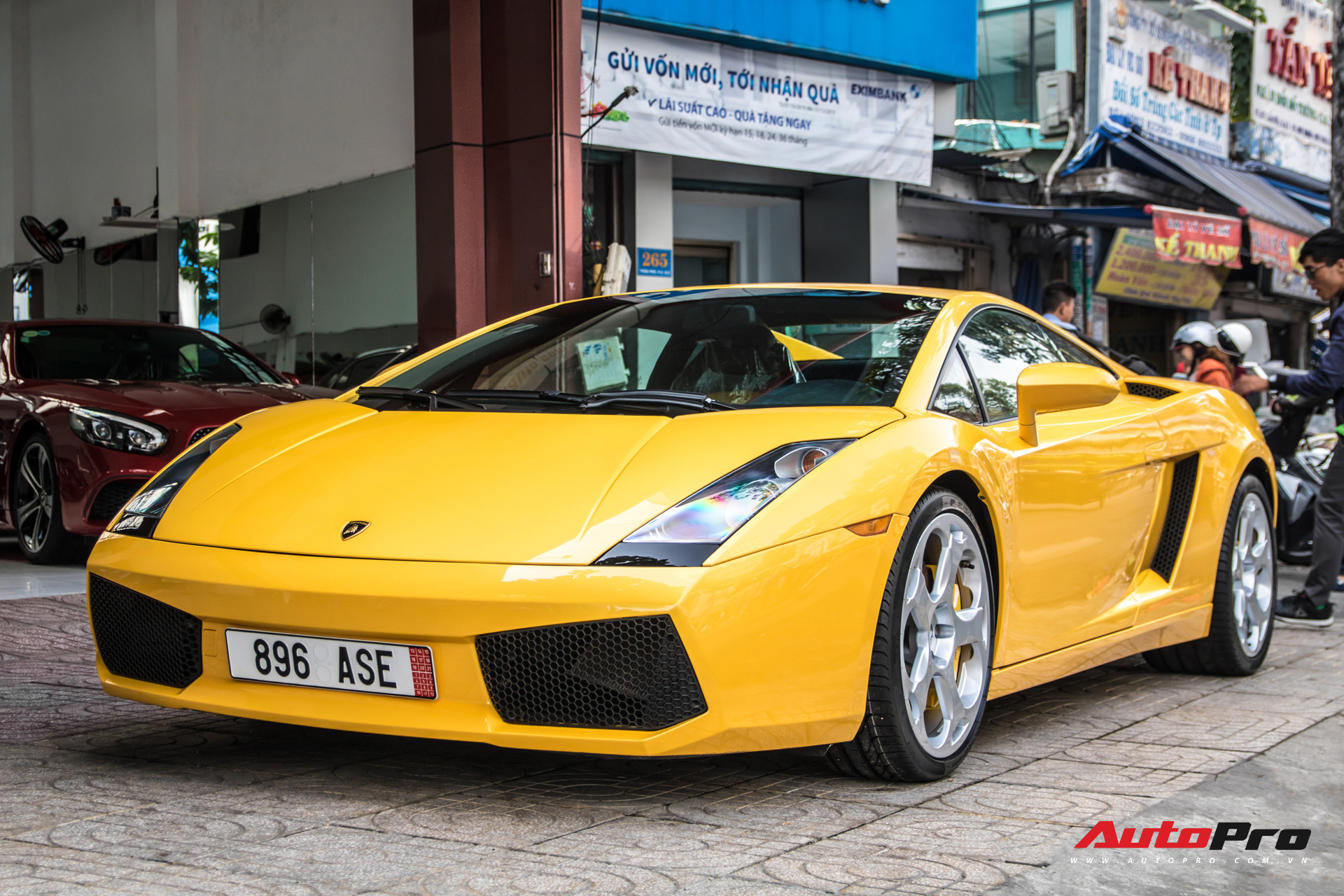 Lamborghini Gallardo từng gắn liền với tên tuổi Cường 'Đô-la' bất ngờ tái xuất trên phố Sài Gòn