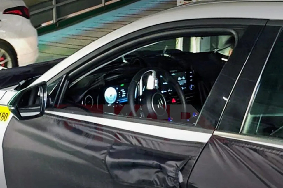 Hyundai Elantra thế hệ mới bất ngờ lộ ảnh nội thất: Nhiều điểm xịn như xe sang