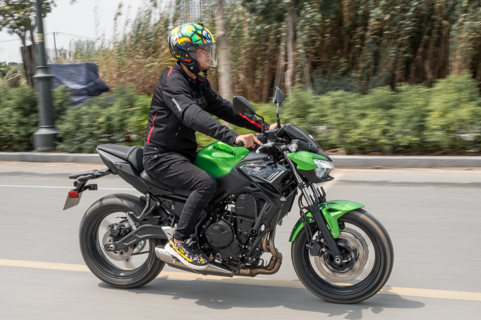 Đánh giá Kawasaki Z650: Naked bike cỡ trung đạt tiêu chí 'Ngon, bổ, nhưng tạm rẻ'
