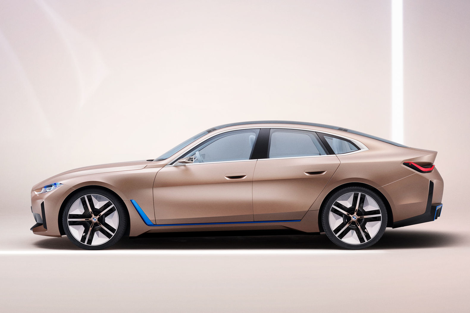 Đây là lý do BMW muốn bỏ sedan cũng không được