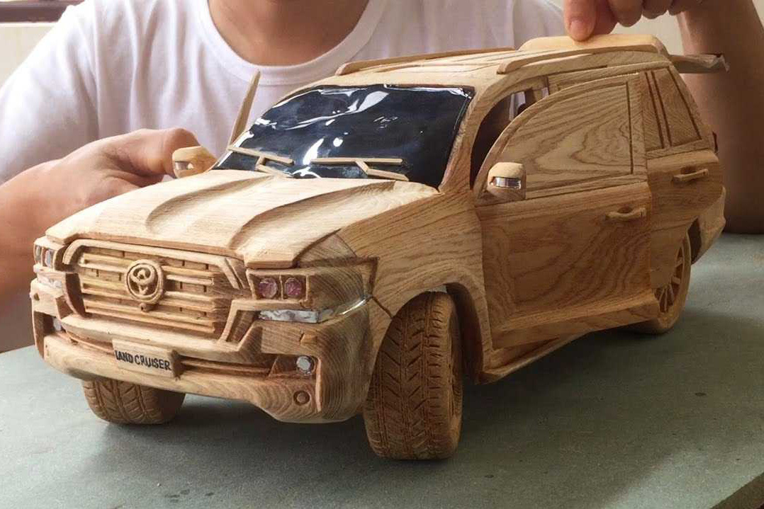 8 phút tua nhanh quá trình làm Toyota Land Cruiser bằng gỗ kỳ công của thợ mộc Việt Nam