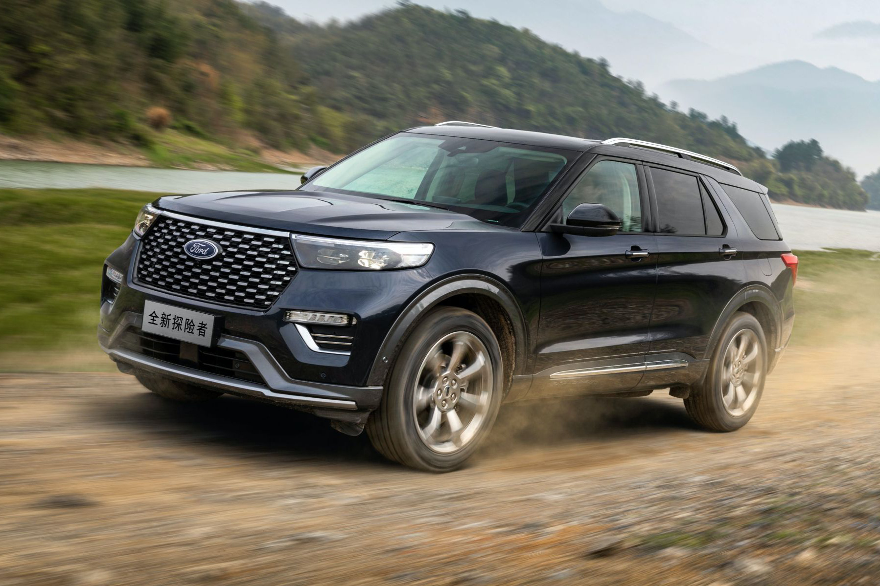 Ra mắt năm rưỡi, Ford Explorer đời mới giờ mới vượt qua bài thử nghiệm an toàn