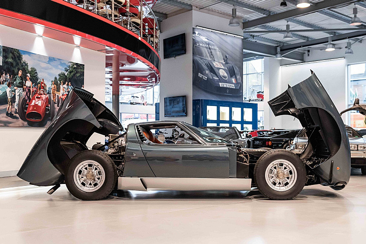 Bị Hoàng gia Ả-rập bỏ xó, Lamborghini Miura SV siêu độc tìm chủ mới với giá siêu đắt đỏ