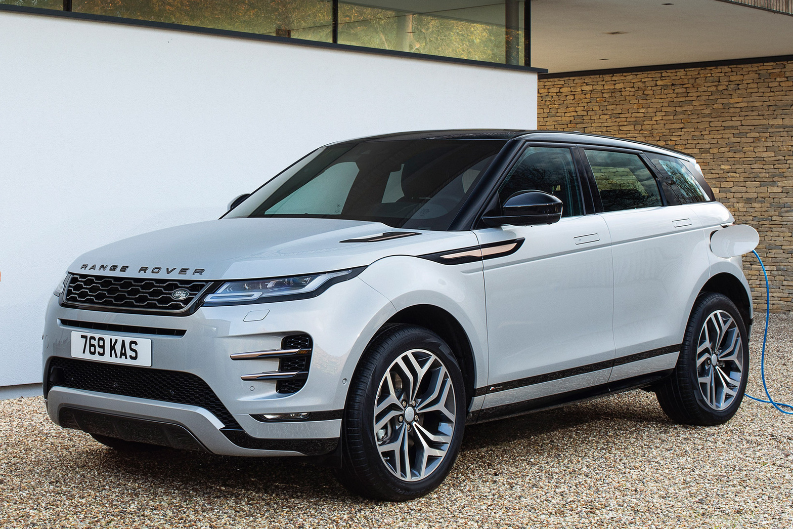 Ra mắt Discovery Sport và Range Rover Evoque phiên bản mới siêu tiết kiệm: 1,4 lít nhiên liệu mỗi 100km!
