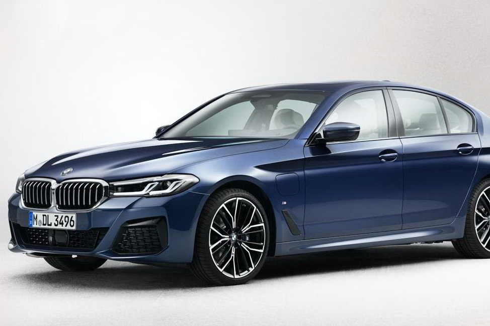 BMW 5-Series phiên bản mới bất ngờ lộ ảnh nguyên hình: Ngày càng đẹp hơn, đe doạ E-Class, A6