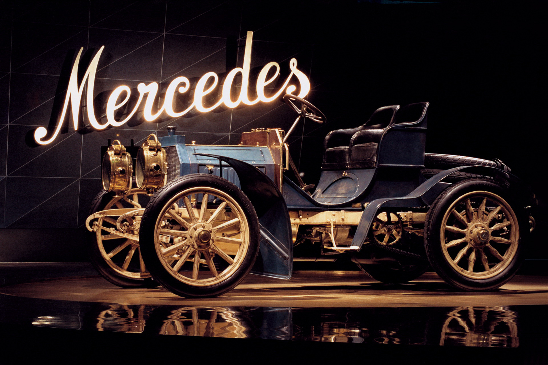 120 năm qua và tới tận giờ, Mercedes-Benz vẫn là thương hiệu xe duy nhất được đặt tên theo một người phụ nữ