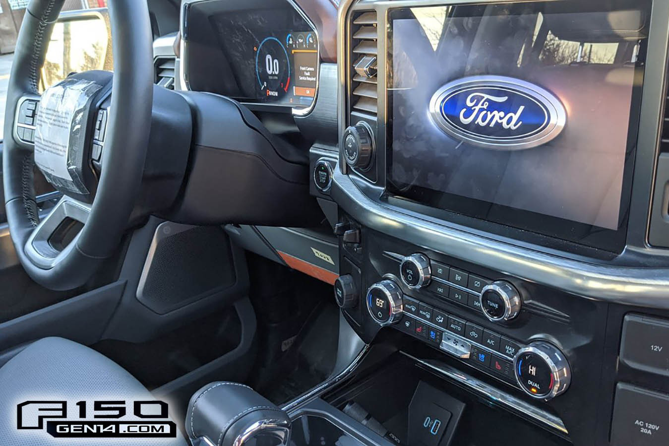 Ford F-150 đời mới lộ trọn vẹn nội thất với dàn màn hình siêu lớn
