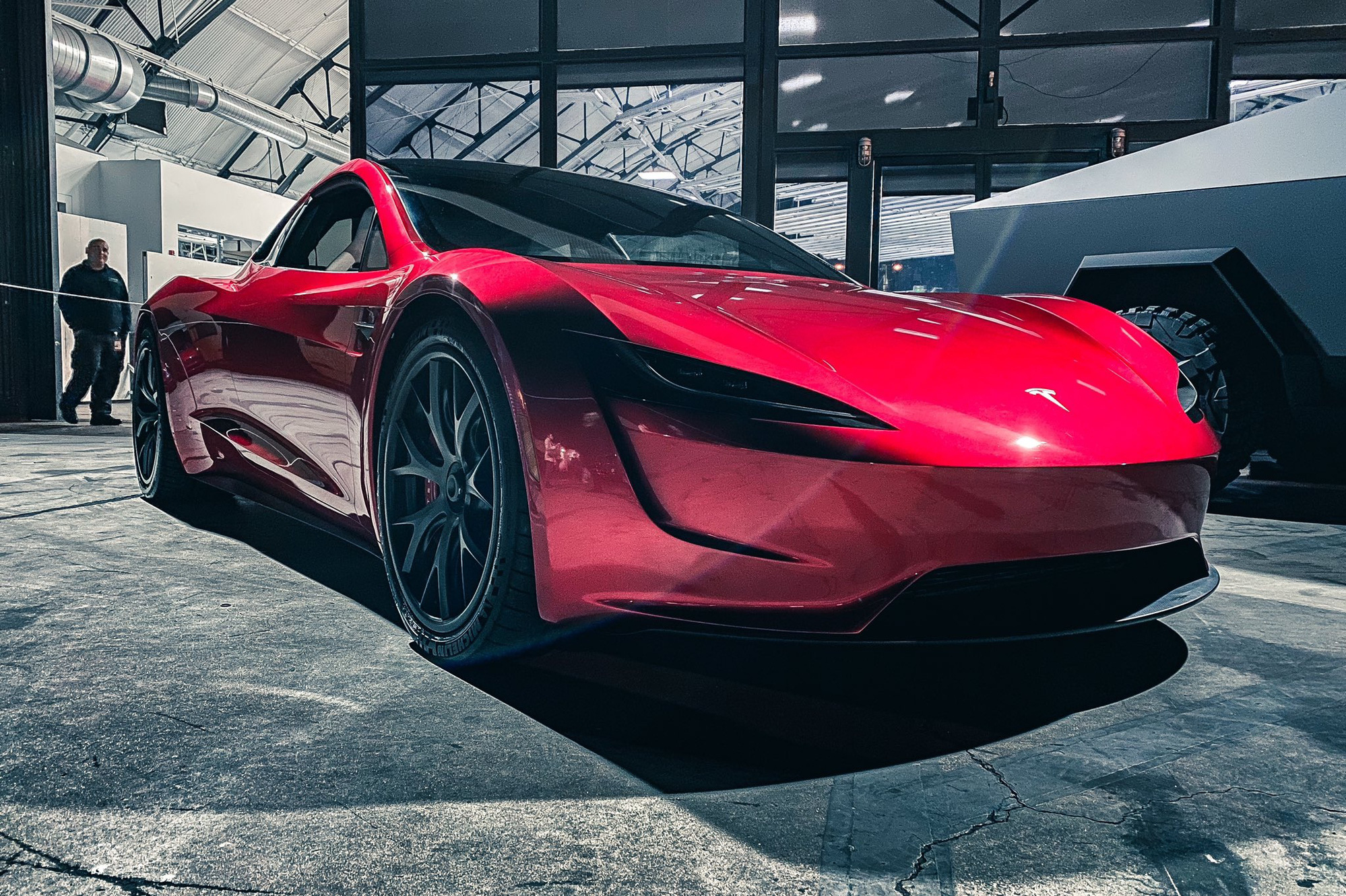 Tesla ưu tiên bán tải góc cạnh, lại bỏ bê siêu xe điện nhanh nhất thế giới
