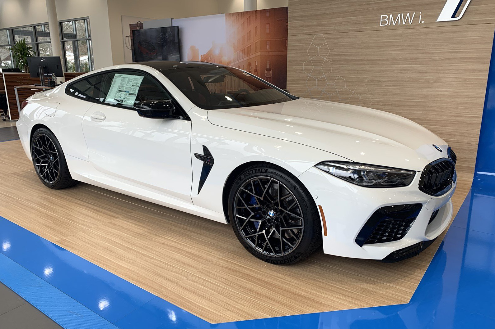 Đấu Mercedes-AMG GT-R, BMW M8 Competition Coupe có giá gần 13 tỷ đồng tại Việt Nam