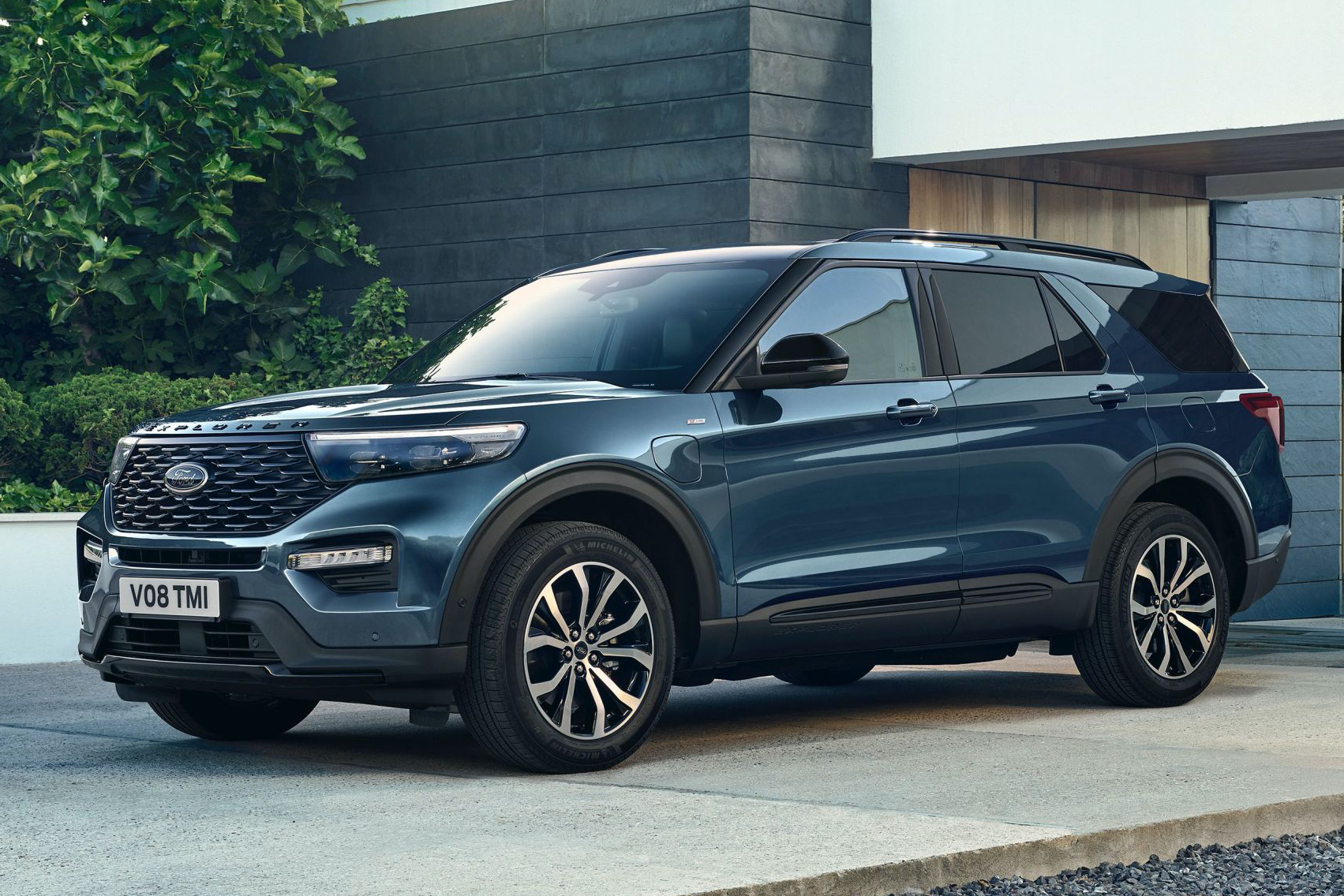Ford Explorer phiên bản mới có giá ngang BMW X5