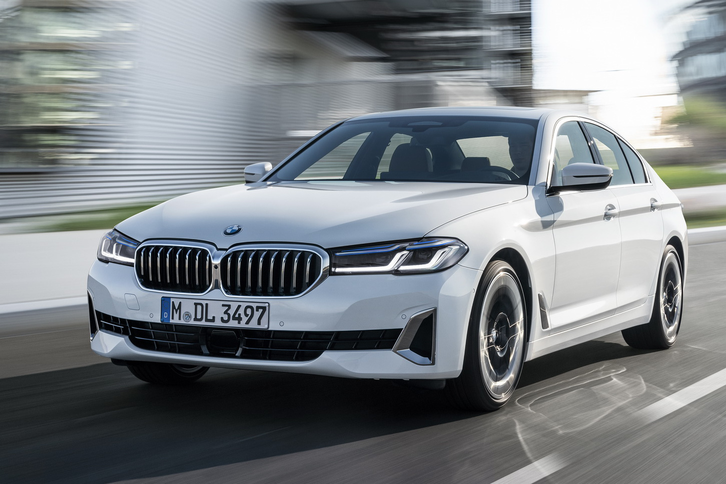 Ra mắt BMW 5-Series 2021: Không có lỗ mũi khổng lồ, thêm công nghệ mới, đáp trả Mercedes-Benz E-Class 2020
