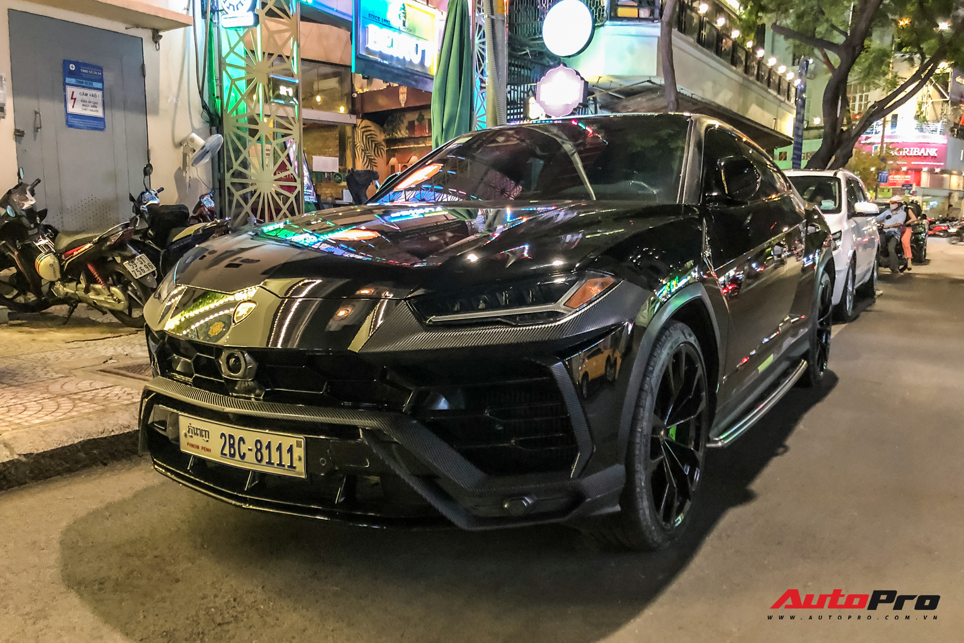 Lamborghini Urus biển số lạ xuất hiện tại Sài Gòn với một chi tiết khác biệt với những chiếc còn lại tại Việt Nam