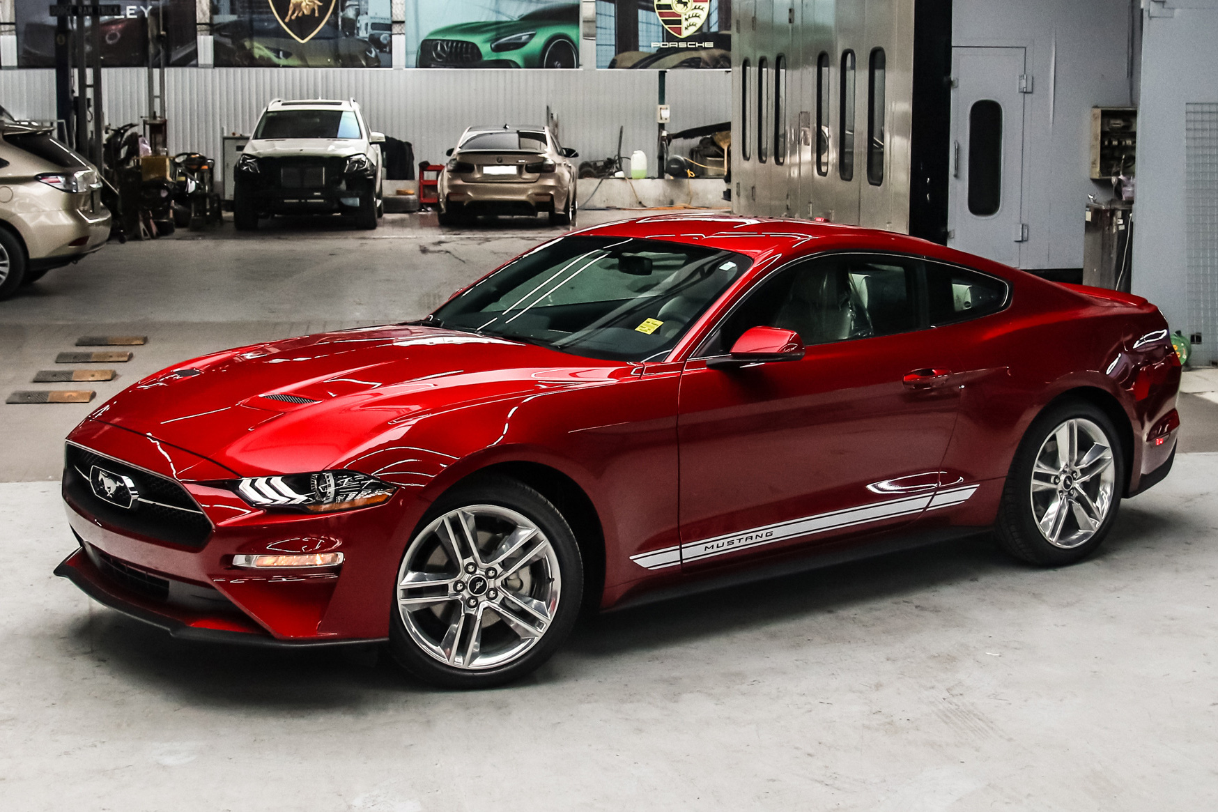 Ford Mustang bán chạy kỷ lục trong phân khúc xe thể thao