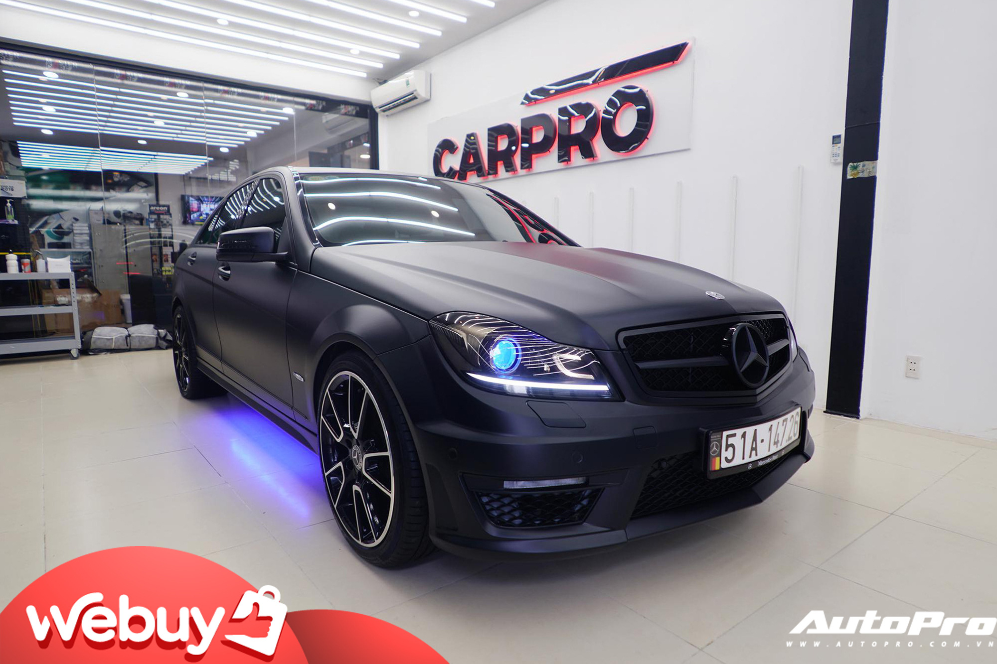 Đại gia Sài Gòn chi 300 triệu độ Mercedes C 200 lên full C 63 AMG tặng con trai 15 tuổi, thuê tài xế vì con chưa có bằng lái