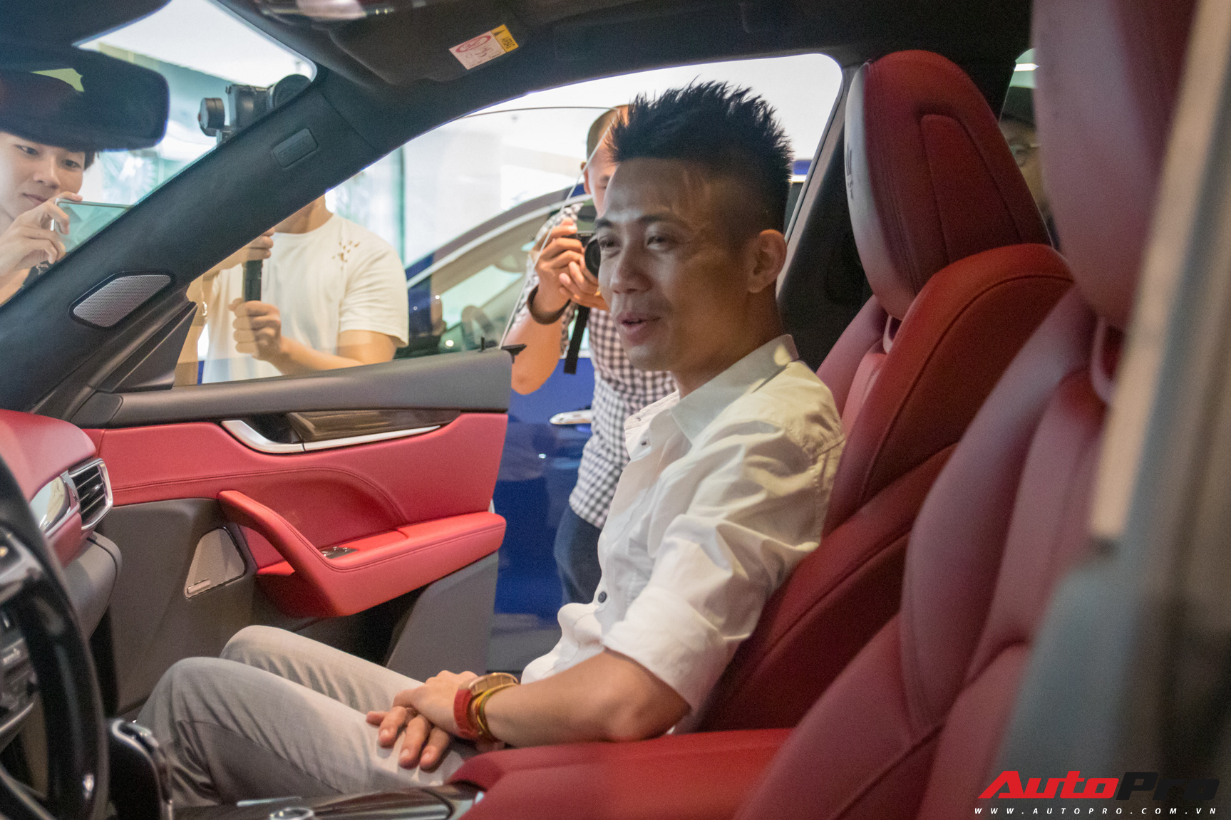Từng chi hàng trăm tỷ chơi siêu xe, Minh 'nhựa' nói: 'Tôi giờ chỉ thích SUV'