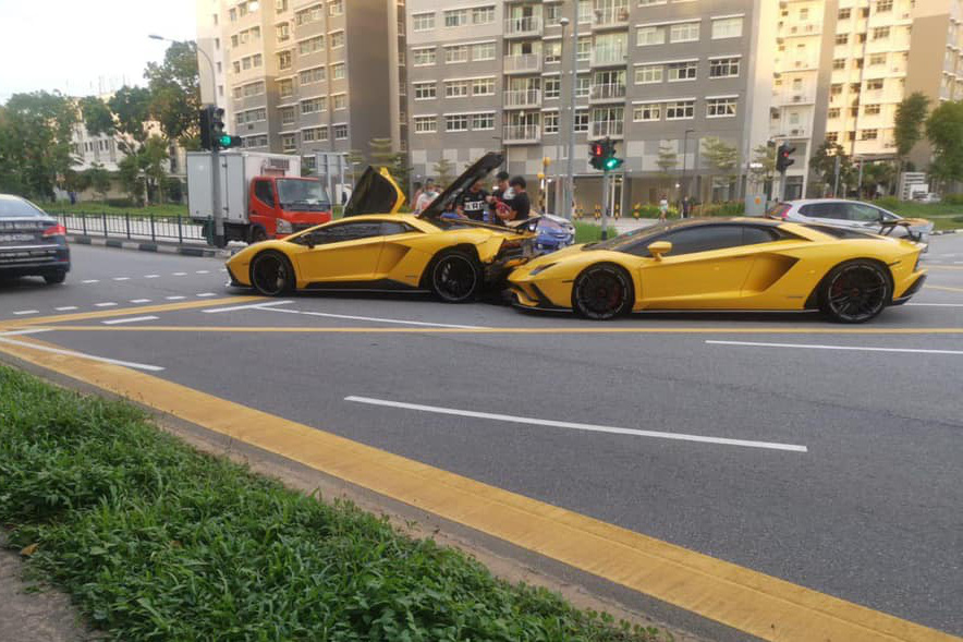 Đại gia Singapore lái Lamborghini Aventador S húc đuôi một chiếc Lamborghini giống hệt xe mình