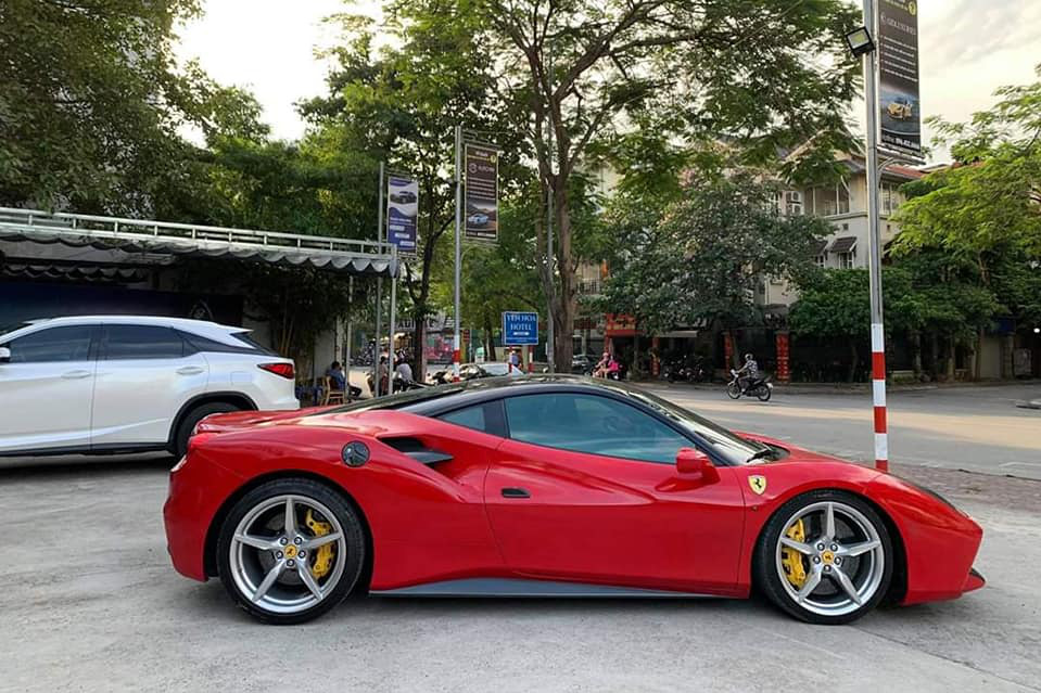 Ferrari 488 GTB bán lại chỉ 6,8 tỷ sau 5 năm, rẻ hơn cả Mercedes-Benz S-Class 2020