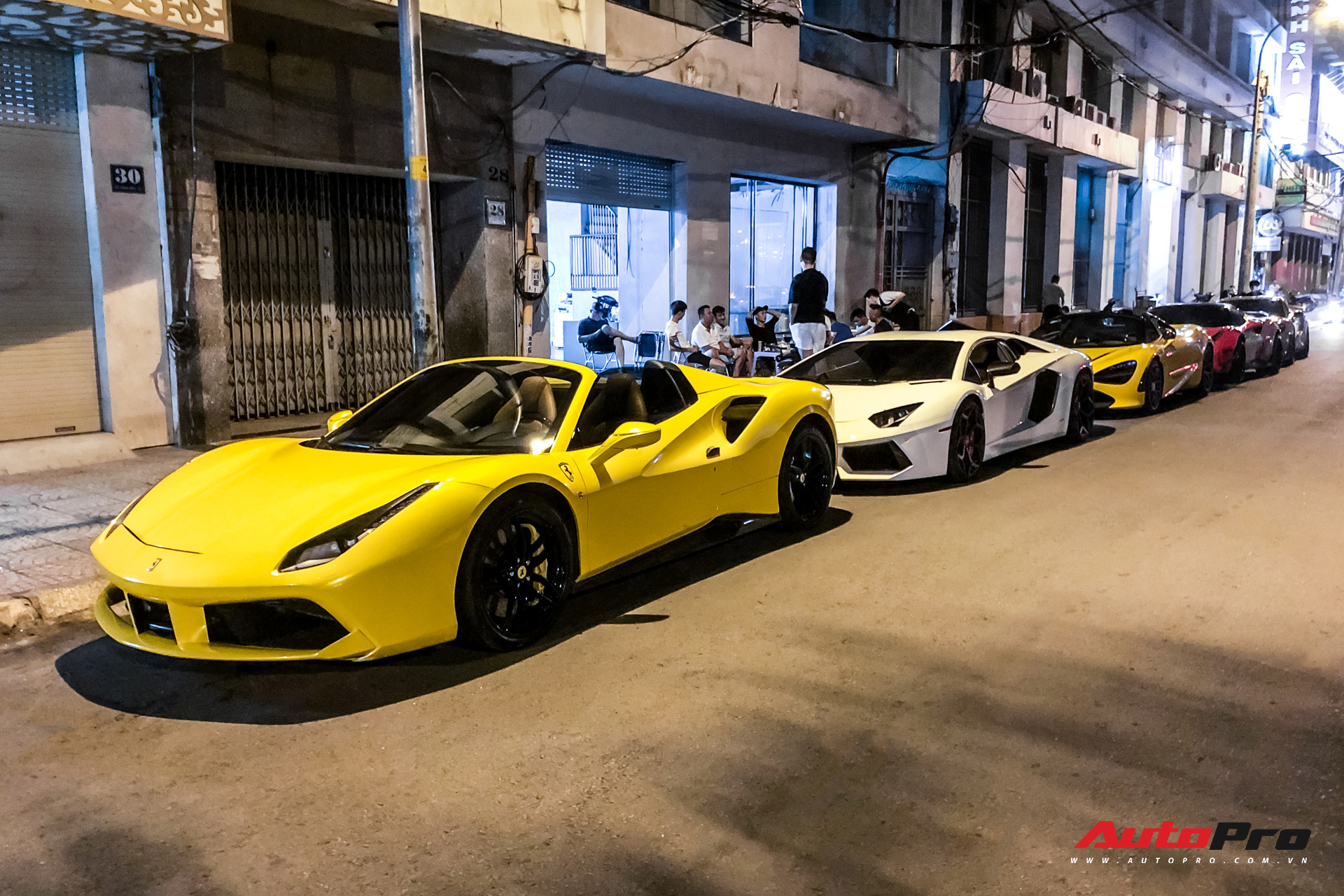 Dàn siêu xe và xe thể thao hội ngộ lúc nửa đêm, thành lập nhóm siêu xe thứ 2 tại Việt Nam