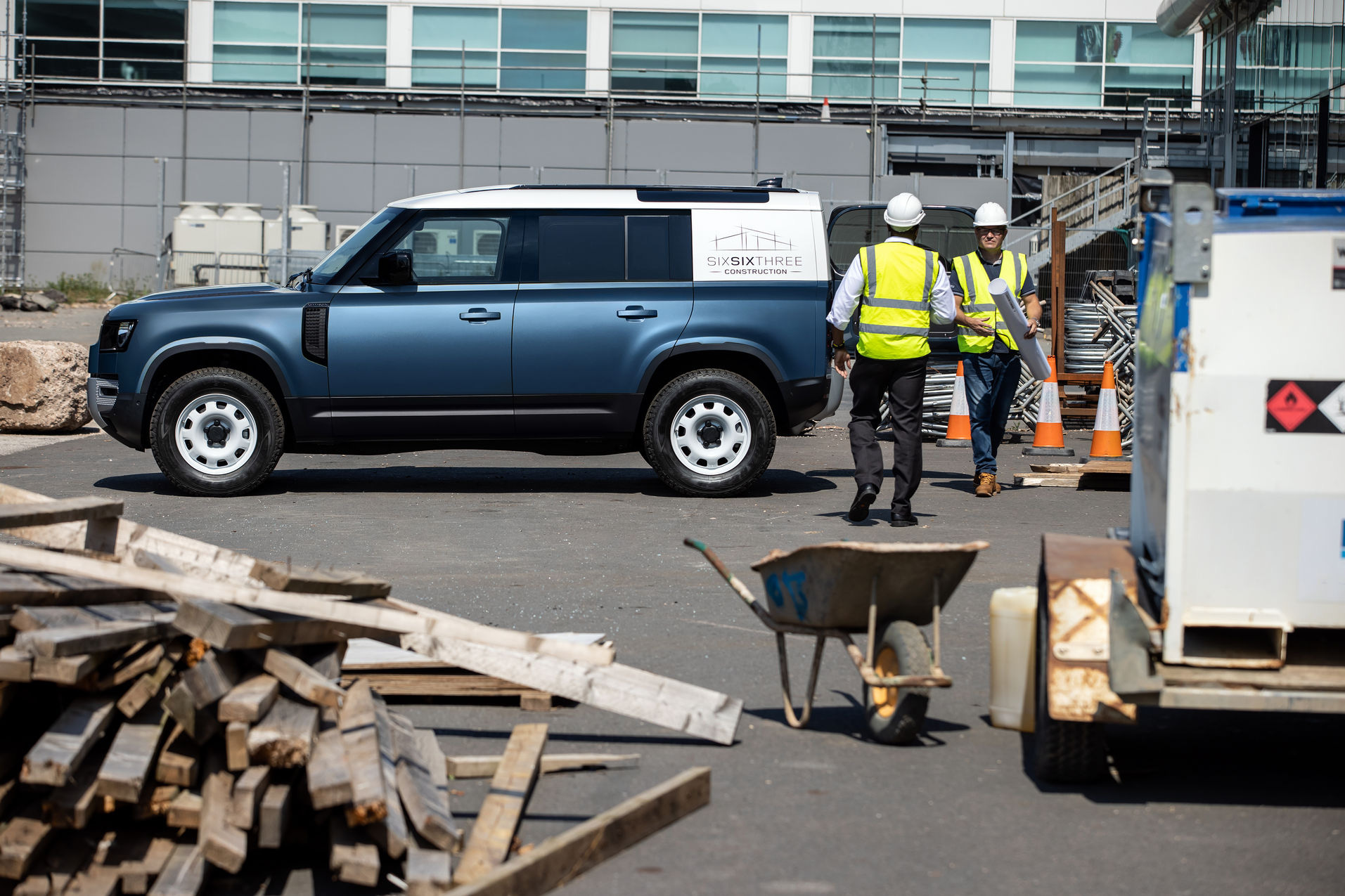 Land Rover Defender Hard Top - Vua địa hình làm dịch vụ