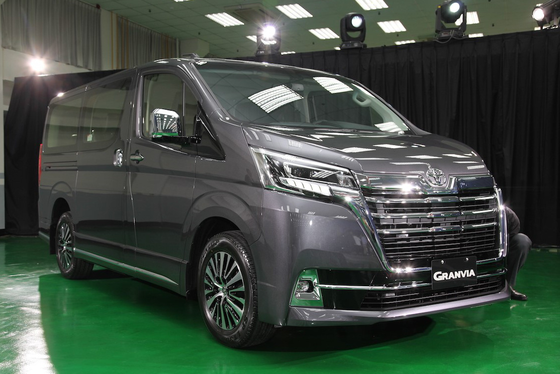 Toyota Granvia ra mắt tại Việt Nam: Giá từ 3,072 tỷ, nhập Nhật, 9 chỗ cho khách VIP