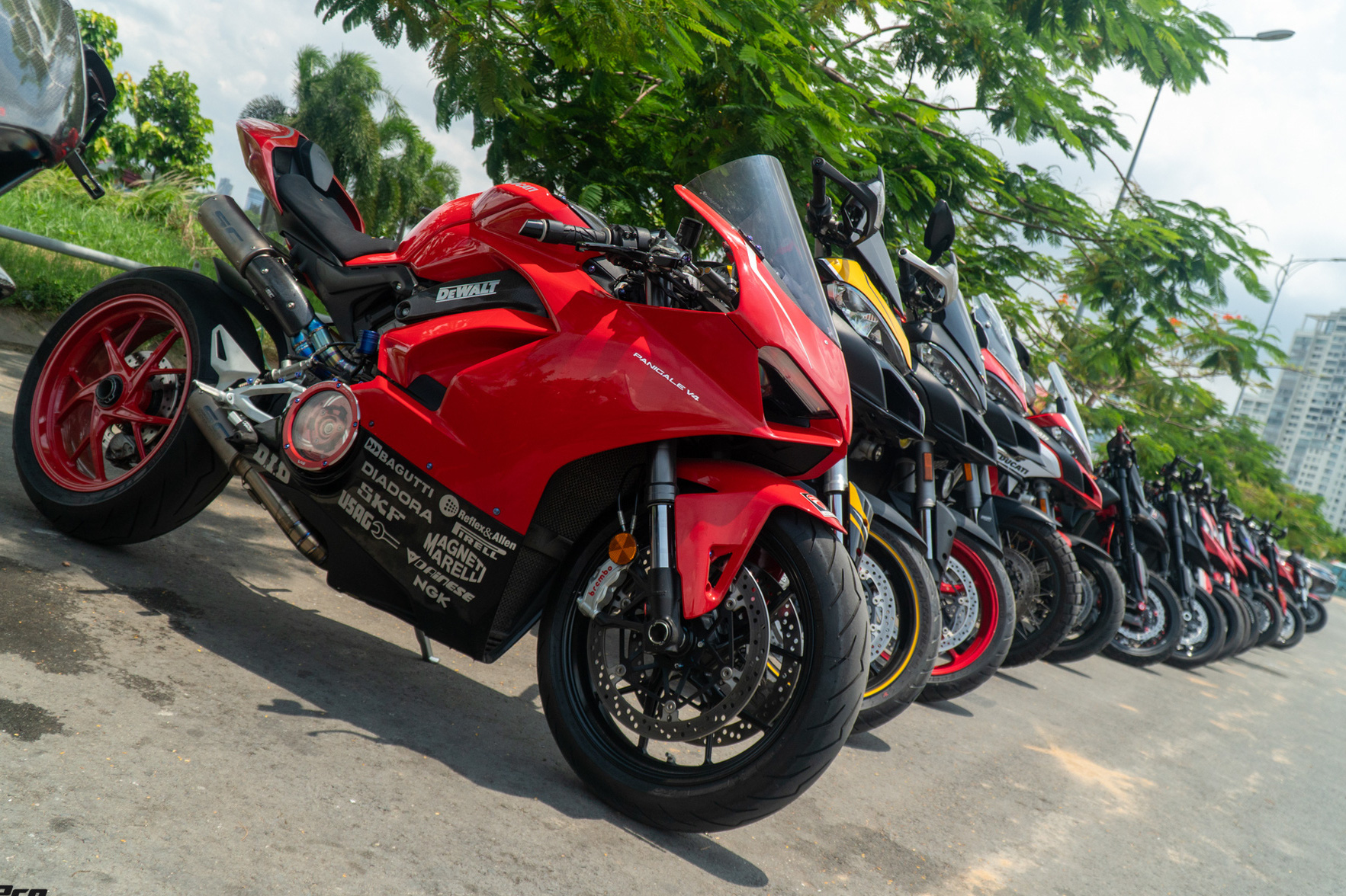 Dàn Ducati hơn 80 chiếc quy tụ tại Sài Gòn: Nhiều mô tô tiền tỷ xuất hiện