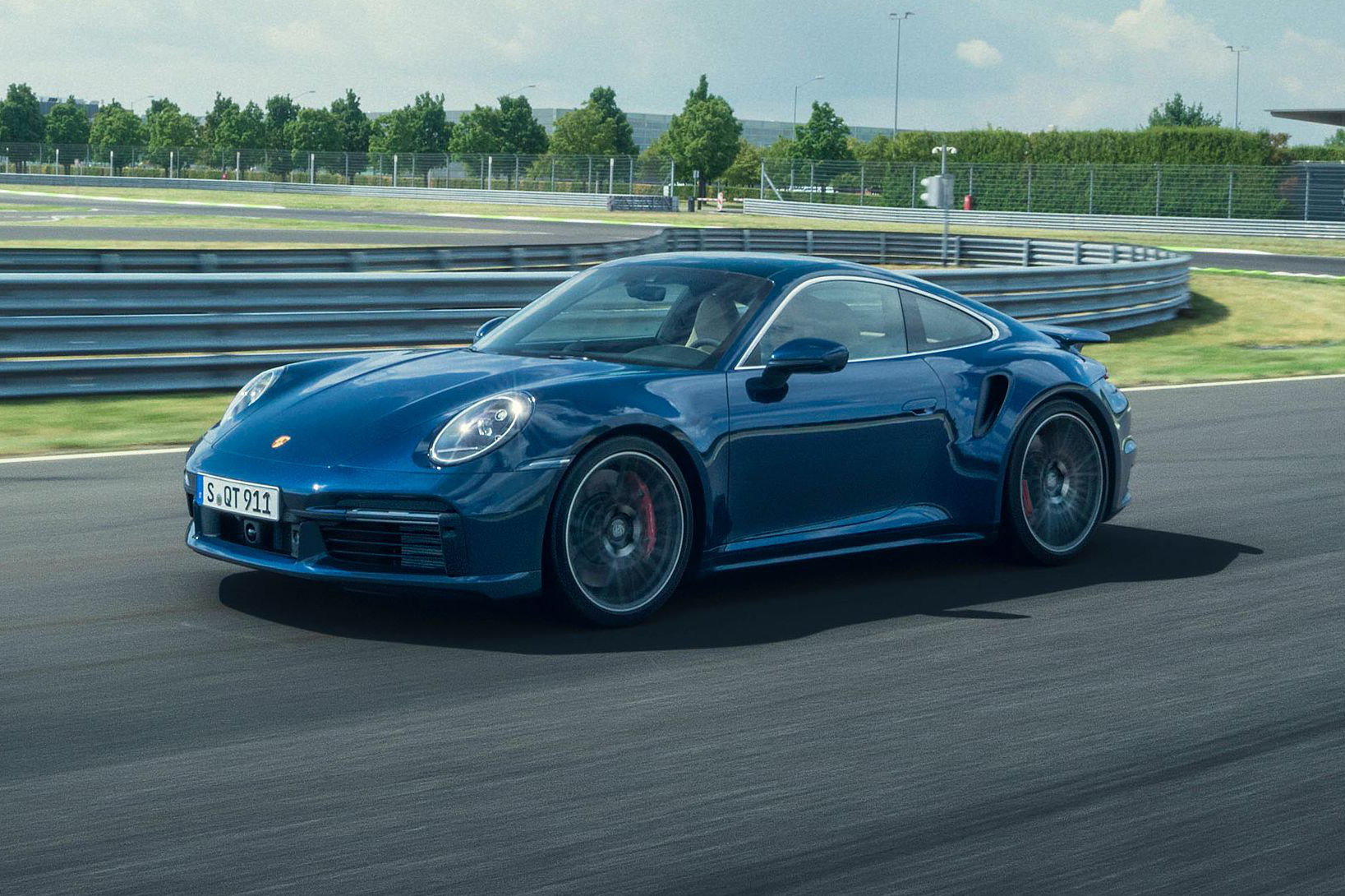 Porsche 911 phiên bản mới lần đầu tiên lộ diện