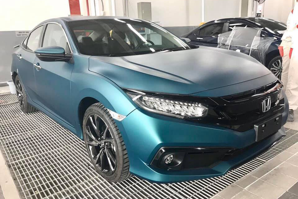 Honda Civic RS sơn màu độc hết 40 triệu đồng - Chiêu 'câu' khách mới của đại lý
