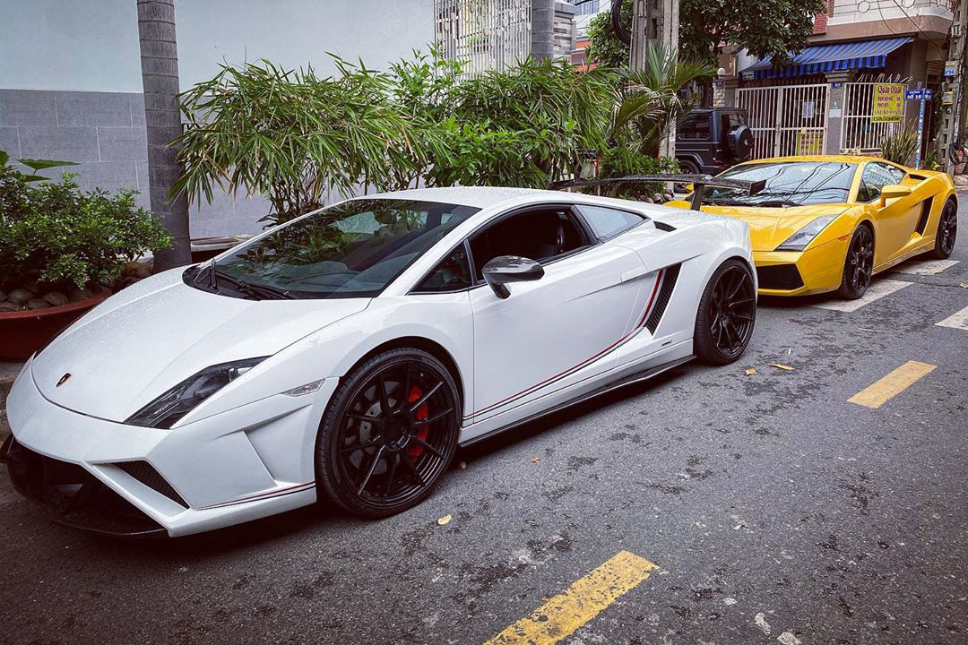 Bộ đôi siêu xe Lamborghini Gallardo 'lạ' chính thức cập bến Sài Gòn, một chiếc đã tìm được chủ nhân