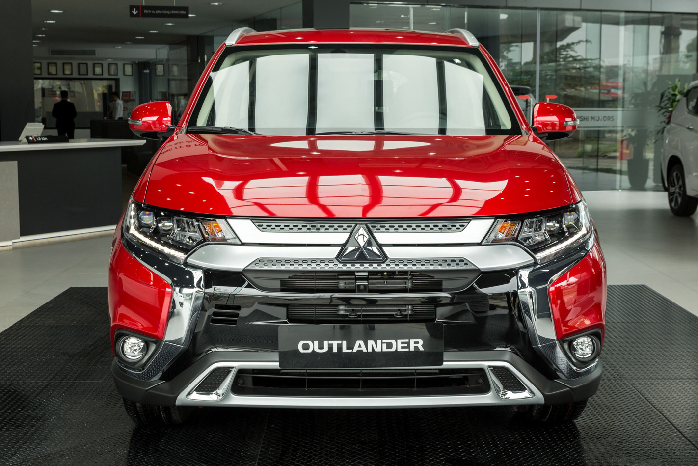 Ra mắt Mitsubishi Outlander 2020 'full option' tại Việt Nam: Giá gần 1,06 tỷ đồng, phả hơi nóng lên Honda CR-V