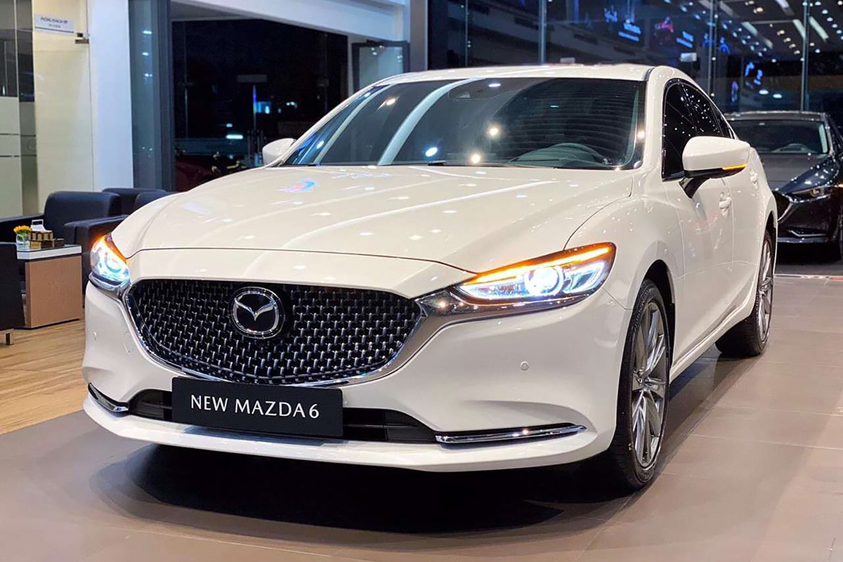Loạt xe vừa mở bán đã giảm giá hàng chục triệu đồng: Mazda6 nhận ưu đãi kép, Suzuki Ertiga hạ giá sốc