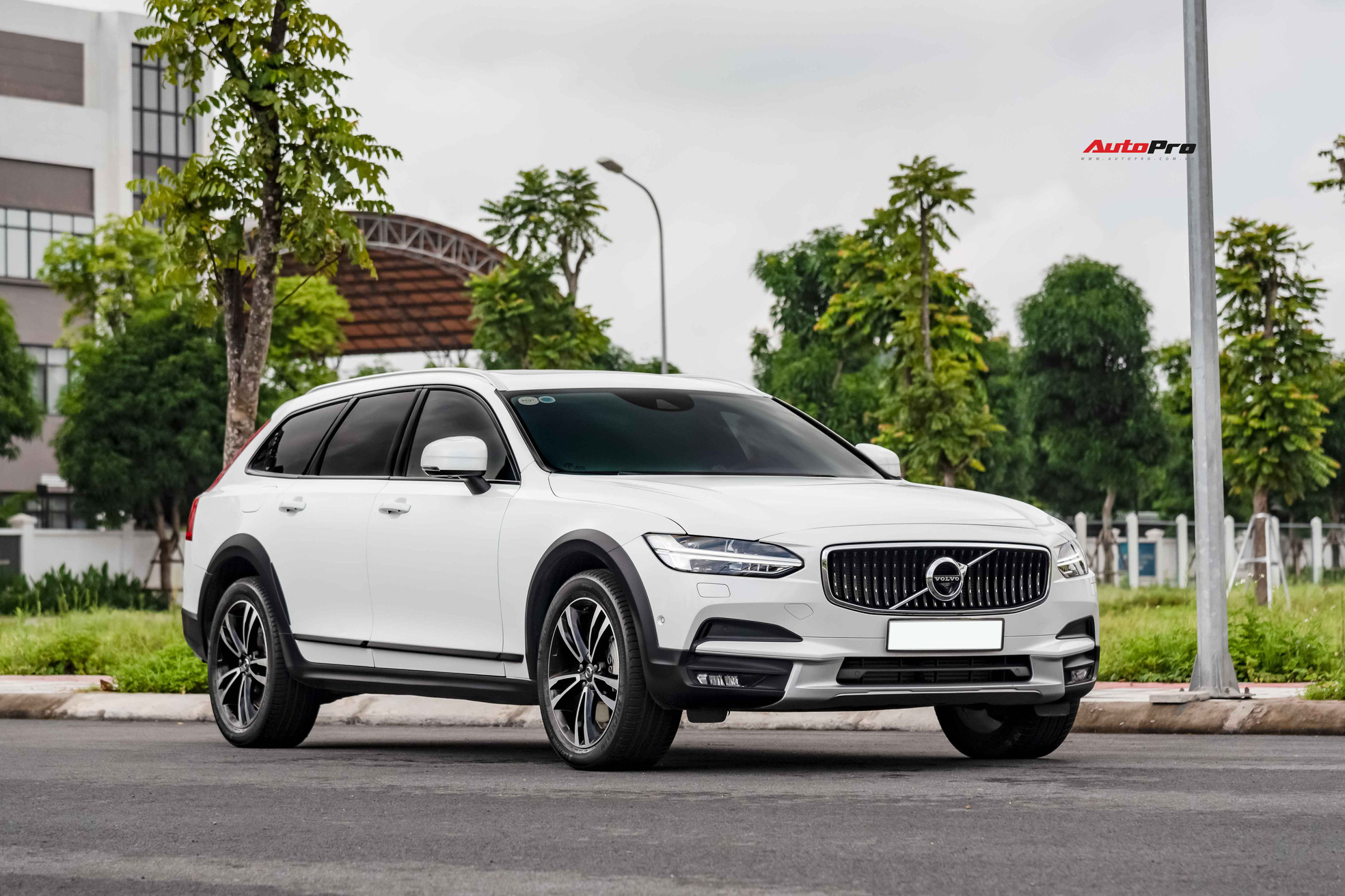 'Hàng hiếm' Volvo V90 Cross Country bán lại rẻ hơn mua mới 800 triệu, mức ODO đáng kinh ngạc sau 2 năm