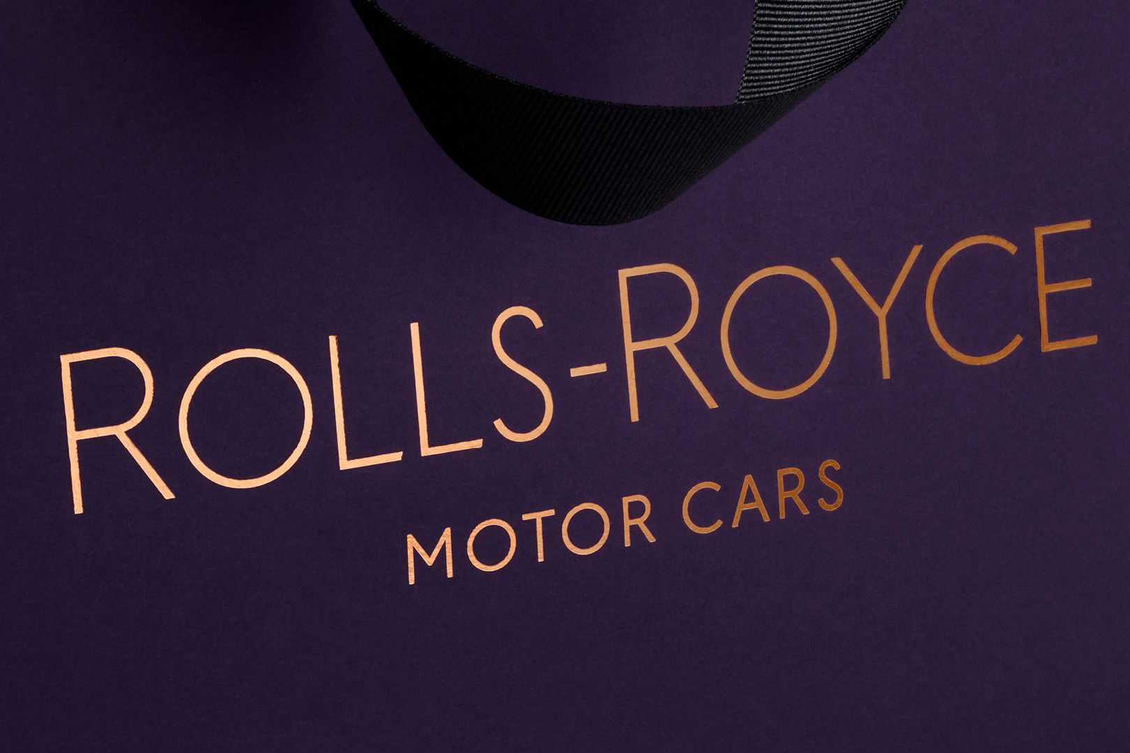 Rolls-Royce công bố logo, màu biểu trưng mới khi không còn là 'hãng xe truyền thống'