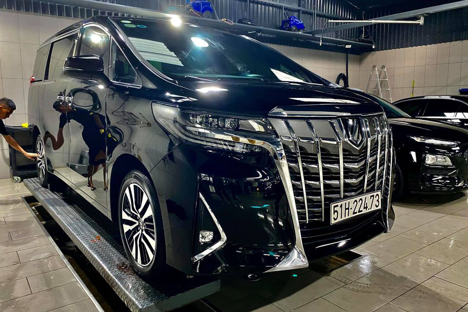 Rộ tin Nguyễn Quốc Cường bán Toyota Alphard: Xe lăn bánh 10 tháng, ODO gây ngạc nhiên